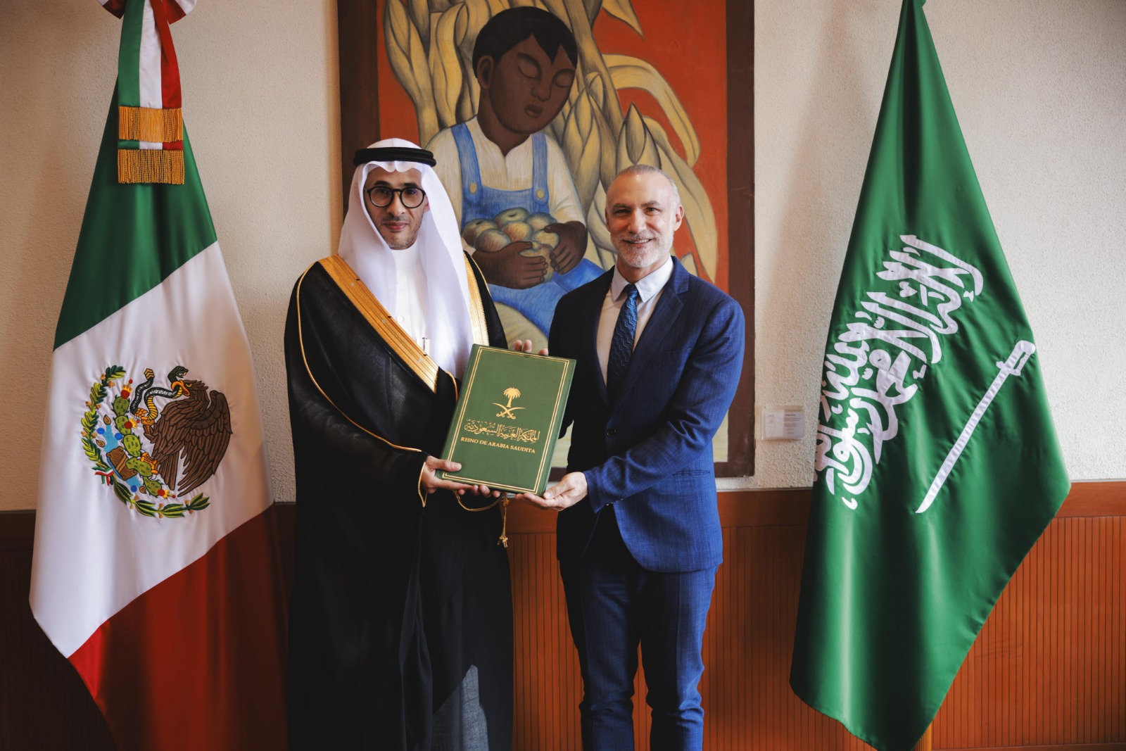 El Embajador Fahad Almunawer Presenta copia de sus Cartas Credenciales como Embajador del Reino de Arabia Saudita ante México