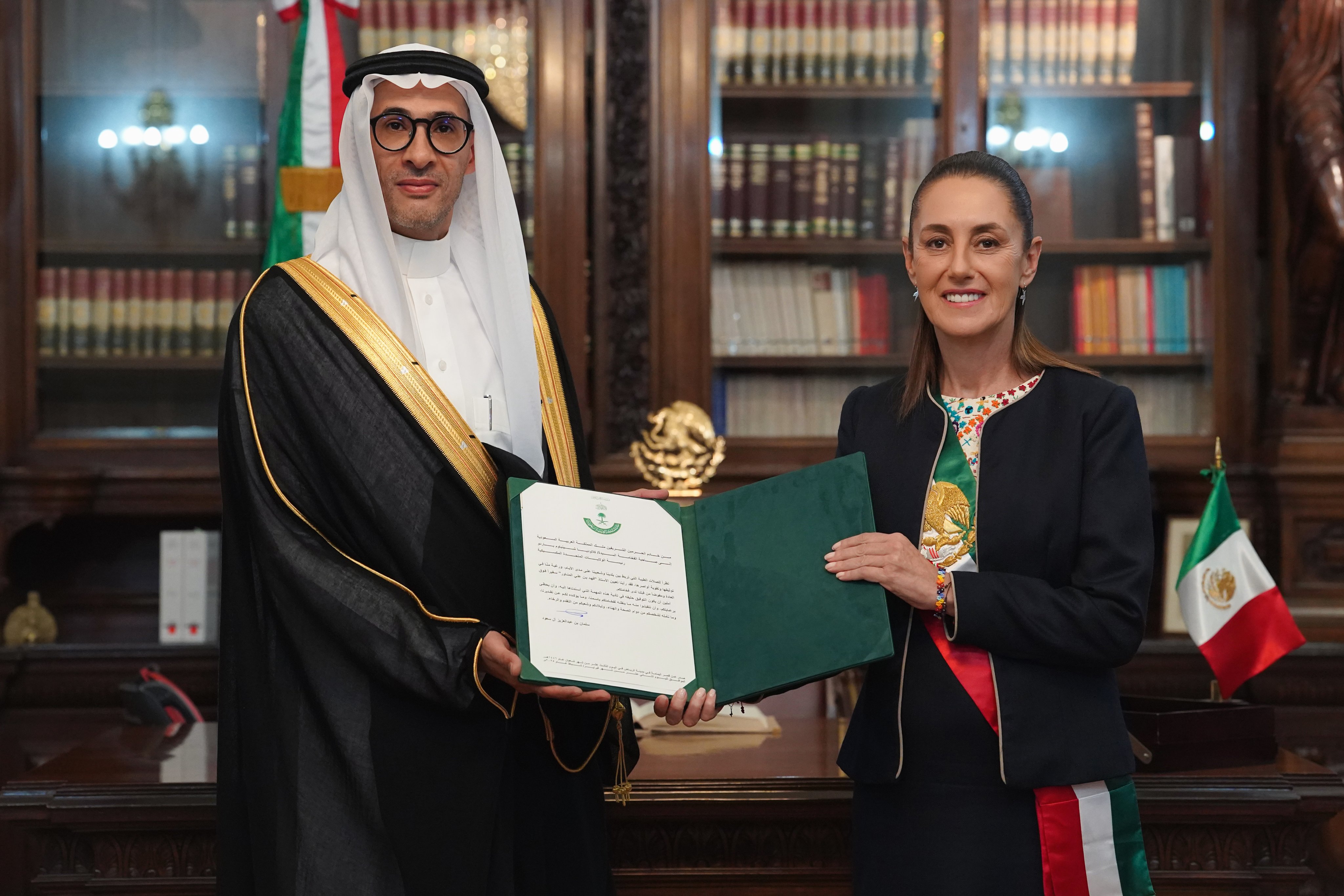 Embajador del Reino de Arabia Saudita Fahad Almunawer Presenta sus Cartas Credenciales a la Presidenta de México
